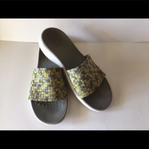 Women’s vionic sandals size 9